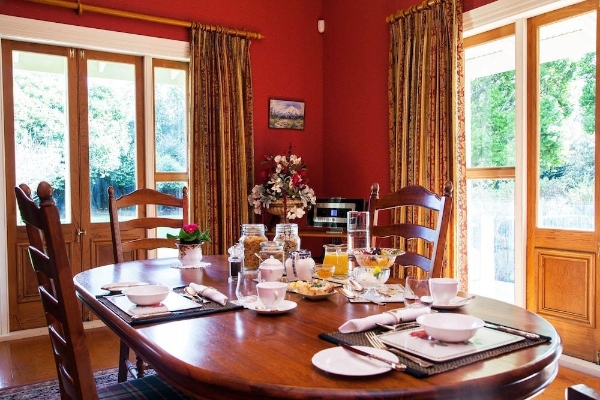 Hotel Tairoa Lodge & Cottage (Hawera)